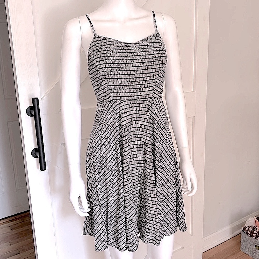 NWT CamiRuched Back Mini Sundress W/ Spaghetti Straps Striped Pattern V Neck